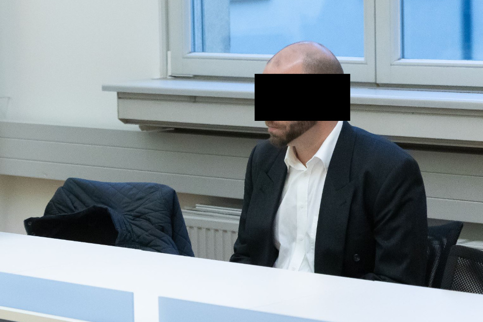 Leonhard F. (32) musste sich am Mittwoch wegen fahrlässiger Tötung vor dem Amtsgericht Leipzig verantworten.