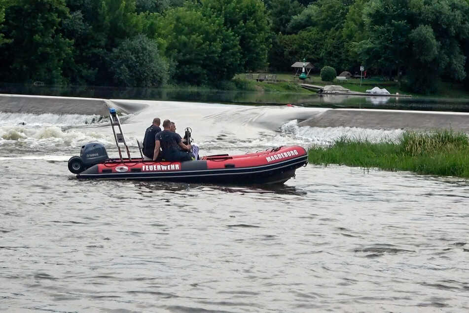Der Vermisste sprang am Sonntag in eine solche Wasserwalze. Diese produziert eine gewaltige Strömung, die auch für erfahrene Schwimmer gefährlich werden kann.