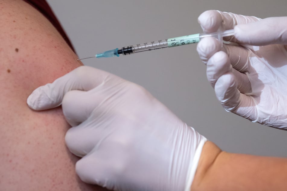 Prozess wegen falscher Corona-Impfungen geplatzt: Vom angeklagten Arzt fehlt jede Spur