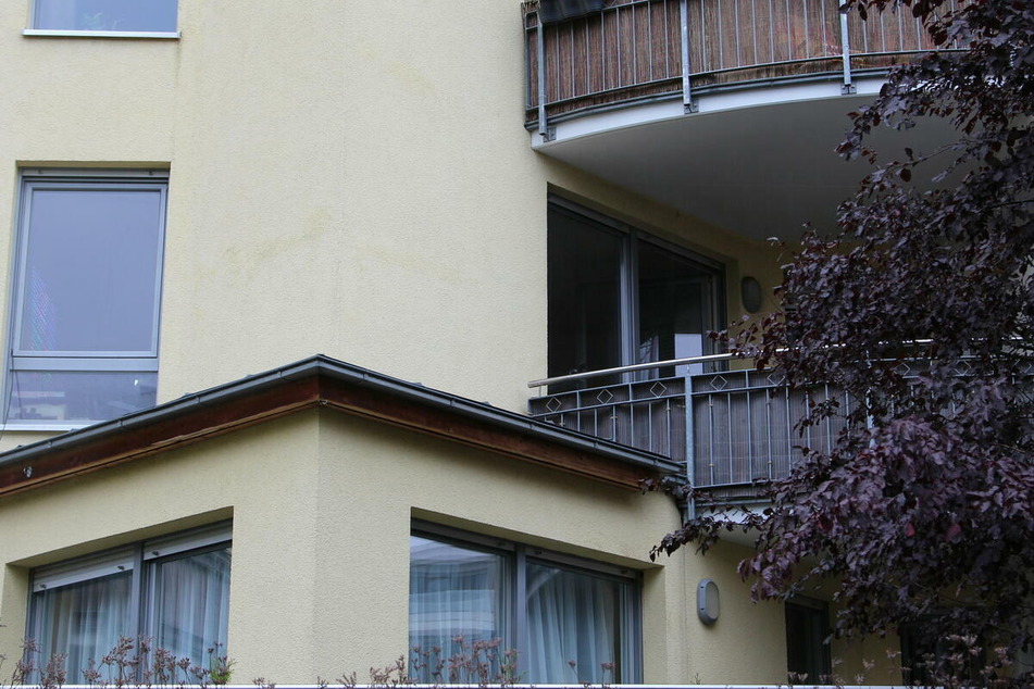 In dieser Wohnung eines Mehrfamilienhauses an der Alexanderstraße sicherten die Ermittler zahlreiche Beweise, die letztlich den Haftbefehl begründeten.