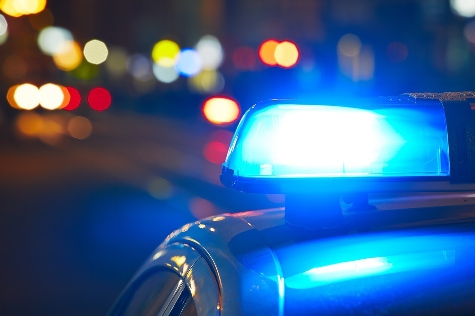 Zwei Polizisten wurden bei der wilden Verfolgungsjagd verletzt. (Symbolbild)