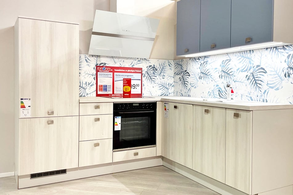 ROLLER halbiert die Preise auf Musterküchen! Das steckt dahinter