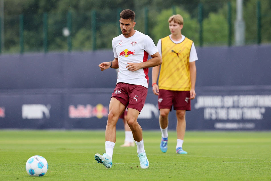 Andre Silva (28, v.) wirkte in den ersten Trainingseinheiten von RB Leipzig in der Vorbereitung sehr fokussiert.