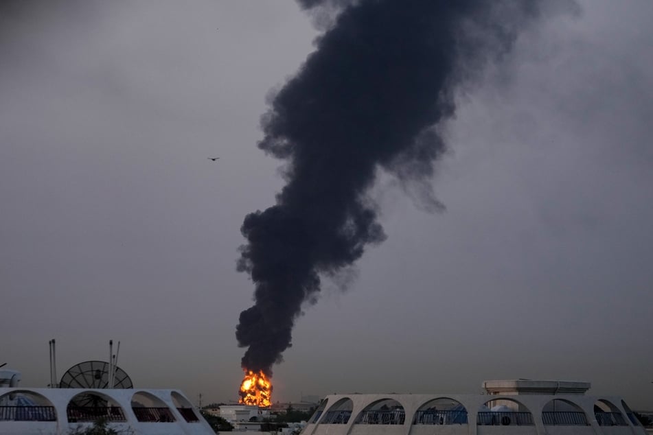Der Iran hat immer wieder Ziele in Saudi-Arabien und den Emiraten angegriffen. Laut der "New York Times" reagierten die Länder darauf mit Vergeltungsschlägen. Offiziell äußern sie sich dazu nicht. (Archivbild)