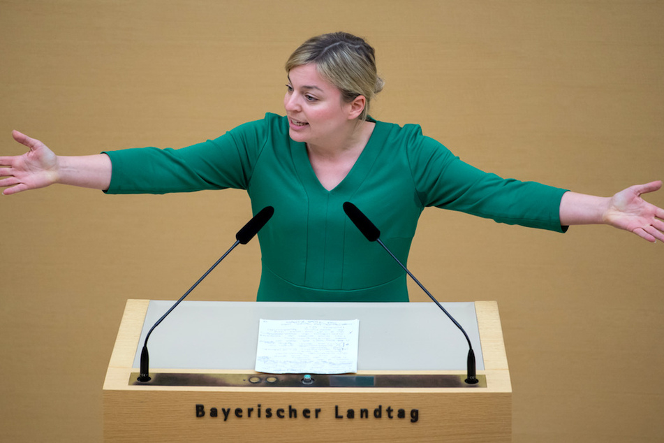 Katharina Schulze, Fraktionsvorsitzende der Fraktion Bündnis 90/Die Grünen, spricht im bayerischen Landtag während einer Plenarsitzung. (Archivbild)