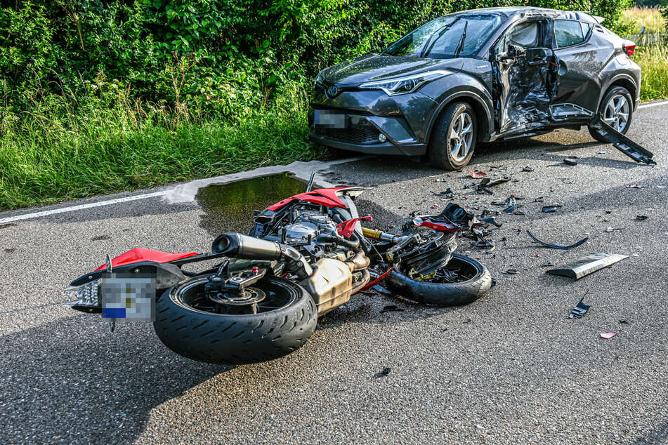 Es entstand Sachschaden von rund 25.000 Euro an den Fahrzeugen.