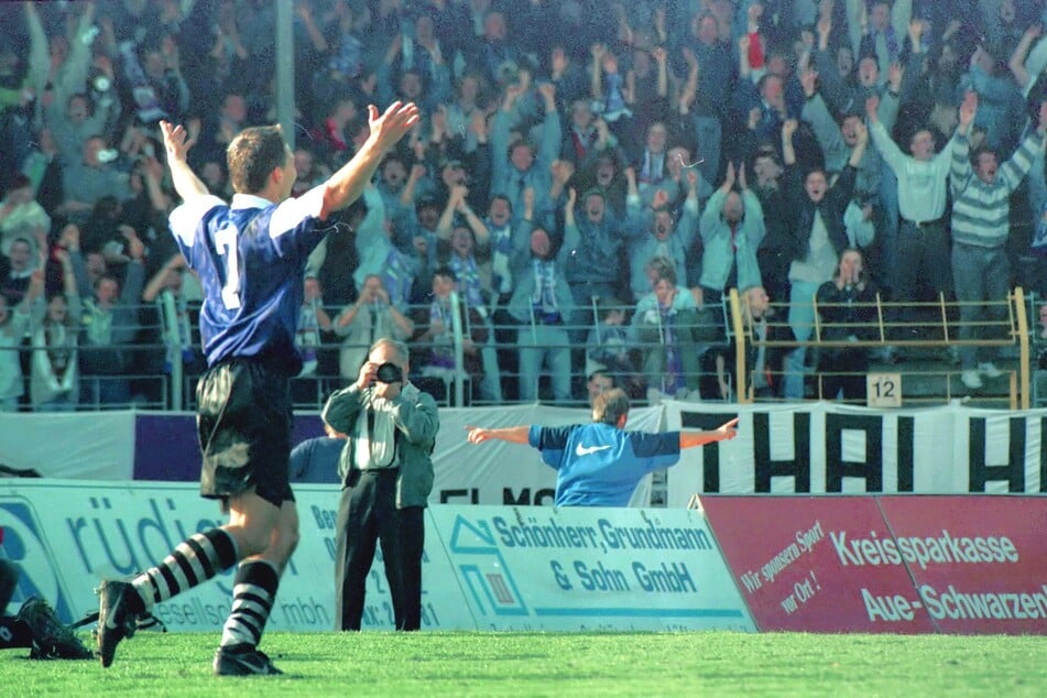 Der größte Tag im Leben des Aue-Spielers Uwe Kramer. Am 17. Oktober 1998 traf er beim 3:0-Sieg über den FSV Zwickau doppelt.