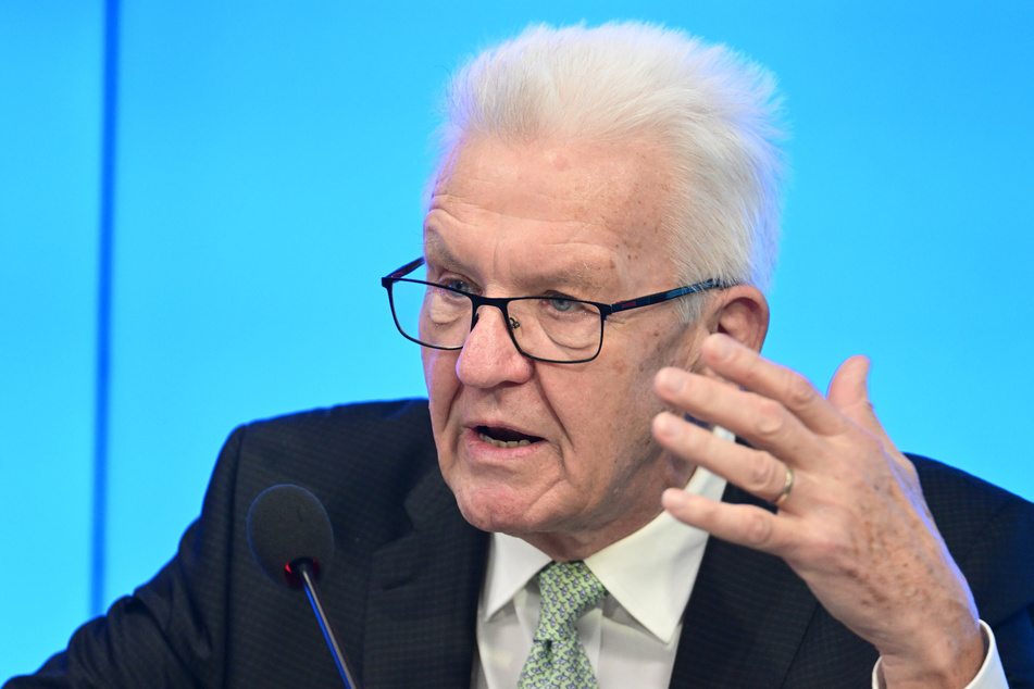 Winfried Kretschmann (74, Bündnis 90/Die Grünen), Ministerpräsident von Baden-Württemberg, im Landtag bei einer Landespressekonferenz.