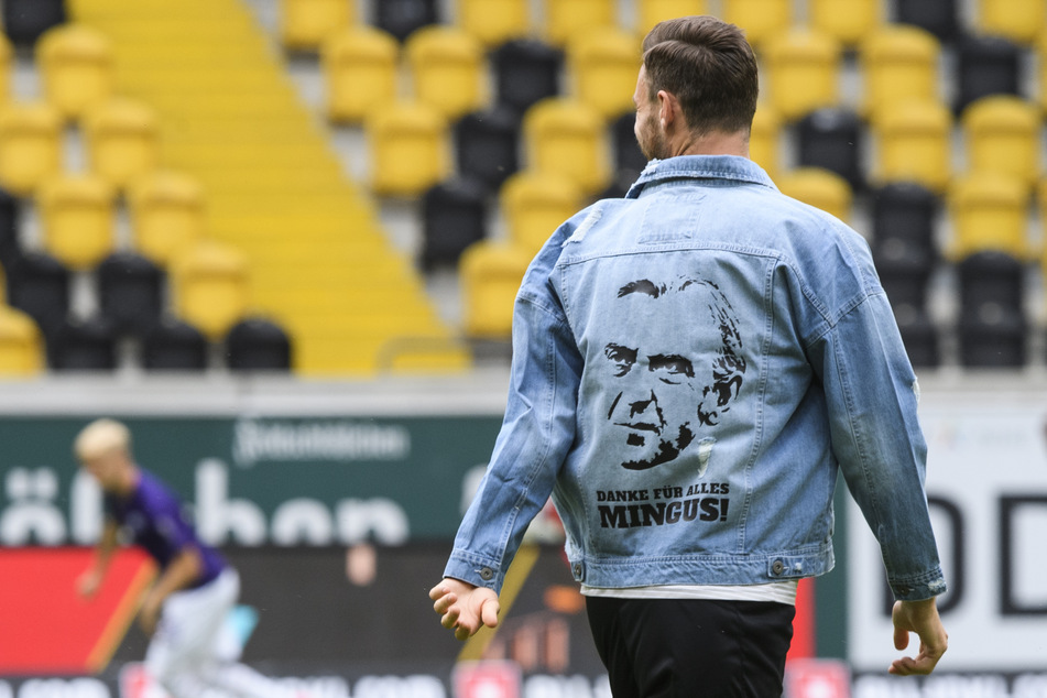 Zum Warmmachen trug die Mannschaft Jeansjacken.