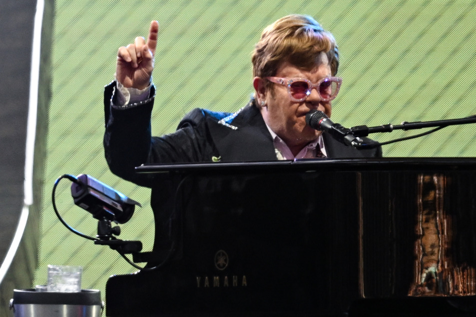 Elton John also wore the characteristic pink glasses at his last appearance in Frankfurt.