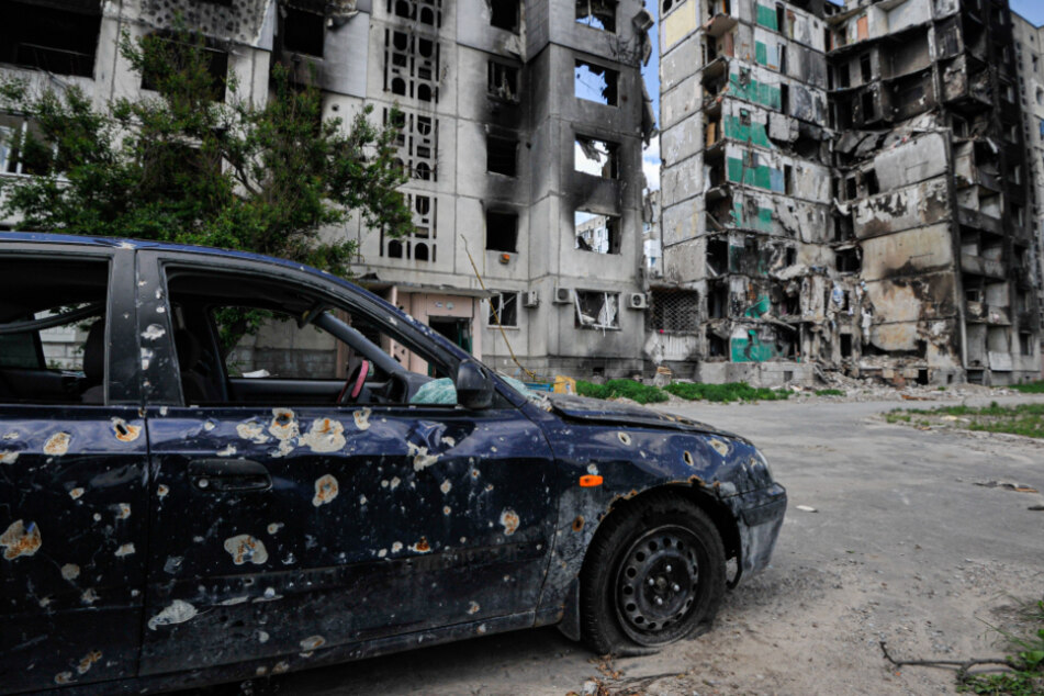 Der Blick auf ein beschädigtes Wohngebiet in der Stadt Borodjanka. Die Kampfhandlungen in der Ukraine setzen sich fort.
