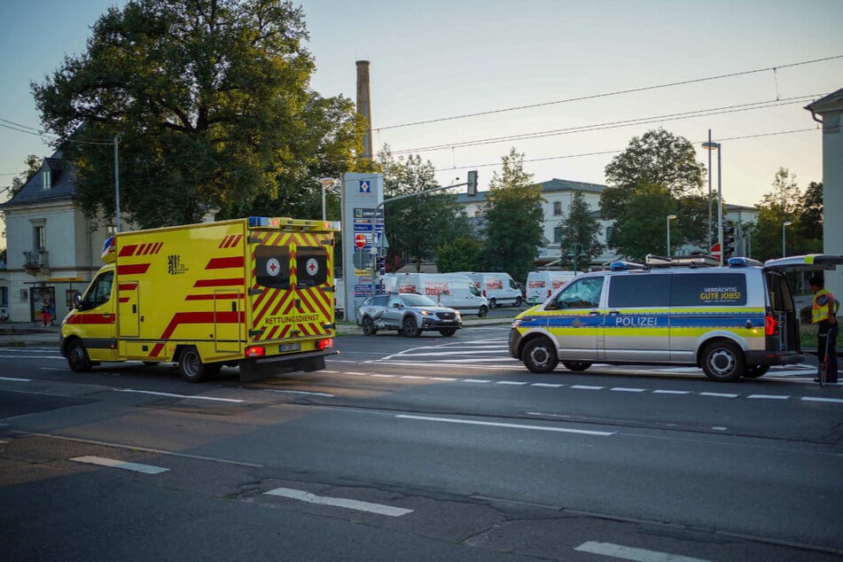 Die Polizei kümmerte sich um die Unfallaufnahme, während der Rettungsdienst die Verletzten versorgte.