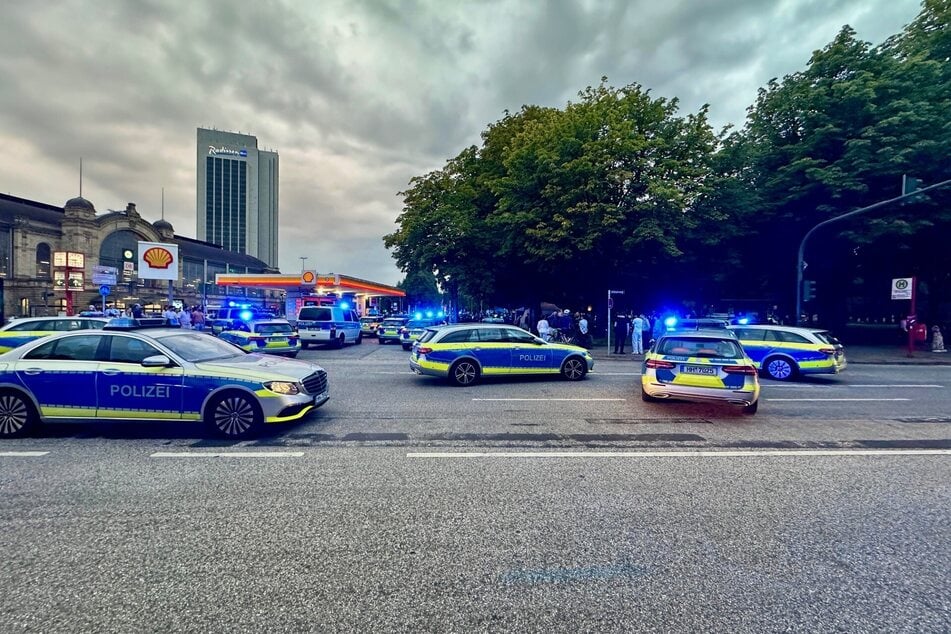 Am Hamburger Dammtor gab es am Samstagabend einen Großeinsatz der Polizei.