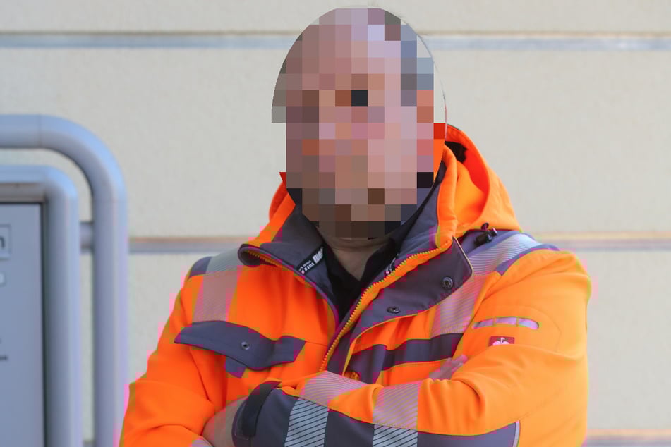 Bauarbeiter Mario M. (51) ist stocksauer. Seiner Meinung nach, wurde rüde mit dem Schäferhund umgegangen.