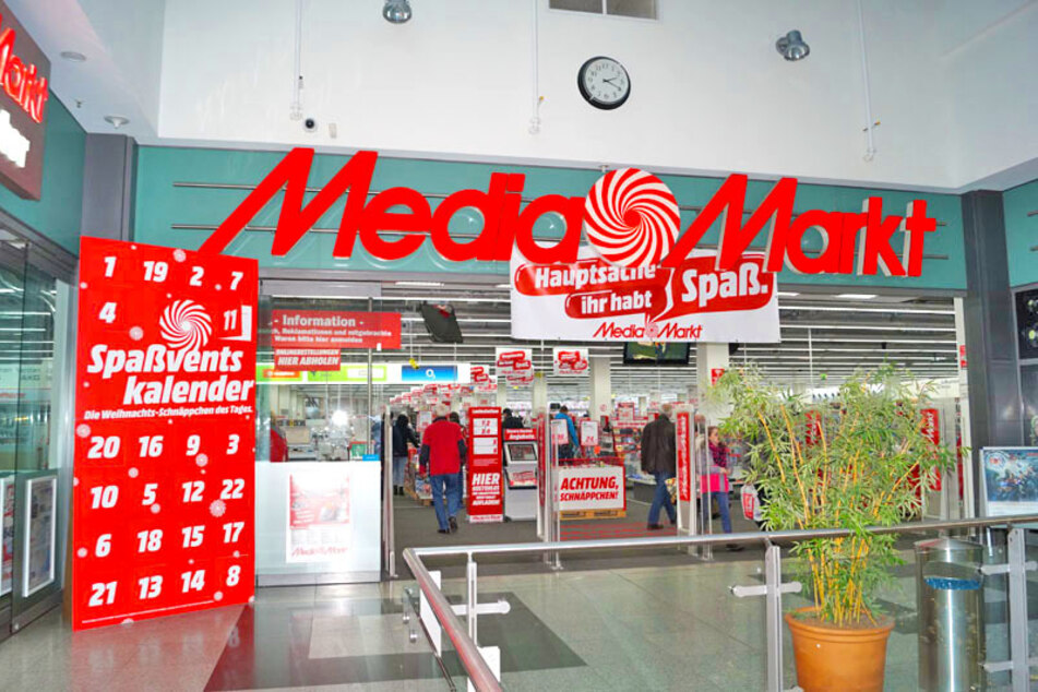 MediaMarkt Berlin-Schöneweide (im Zentrum Schöneweide) -Schnellerstraße 21.