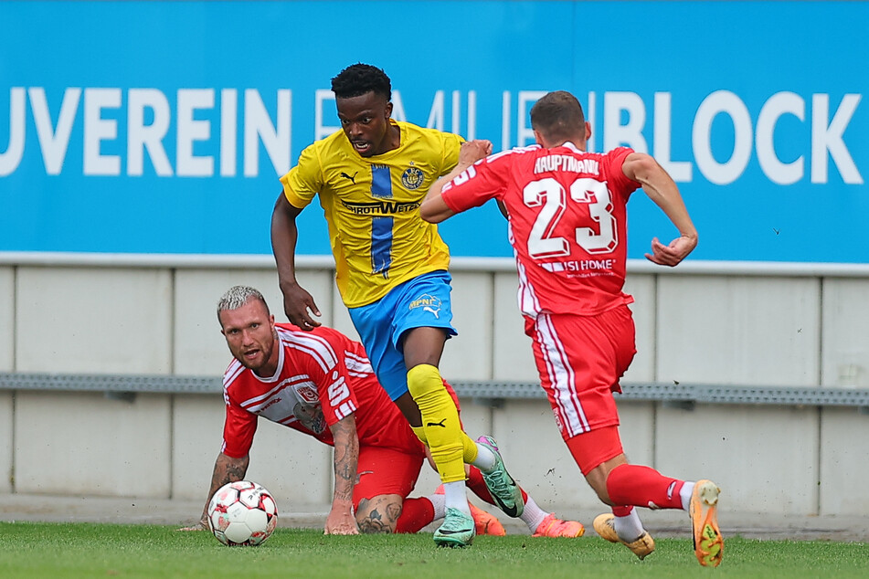 Der 1. FC Lokomotive Leipzig zeigte sich im ersten Durchgang kämpferisch. Der Hallesche FC war aber besser im Spiel.