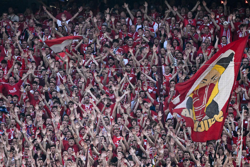Der zwölfte Mann! Den Fans des FC Bayern kommt am heutigen Dienstagabend eine wichtige Aufgabe zu.