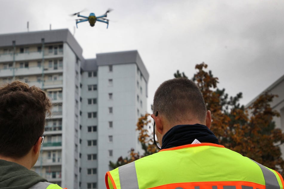 Bewaffnete Drohnen könnten schon bald zur Standardausrüstung von Polizei und Streitkräften werden. (Symbolbild)