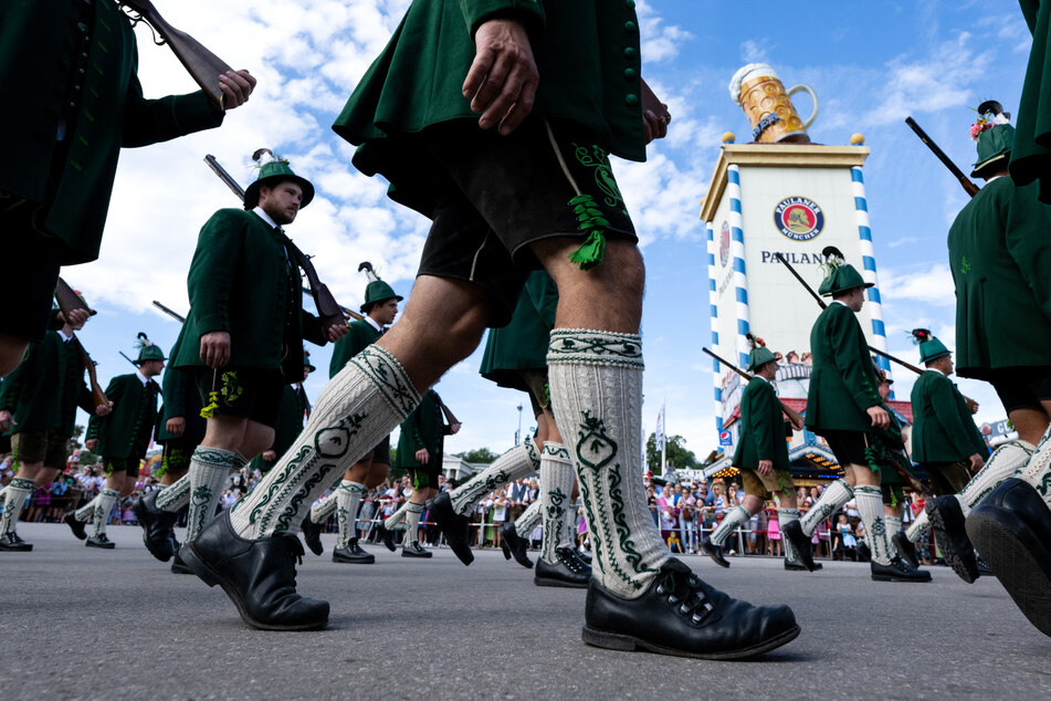 Bunter Umzug zur Wiesn: 9500 Trachtler laufen durch München zum Oktoberfest