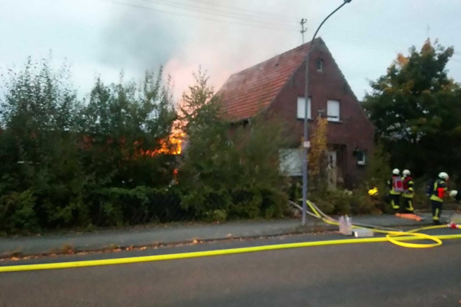 Die Rückseite des Wohnhauses in Kaarst brannte lichterloh.