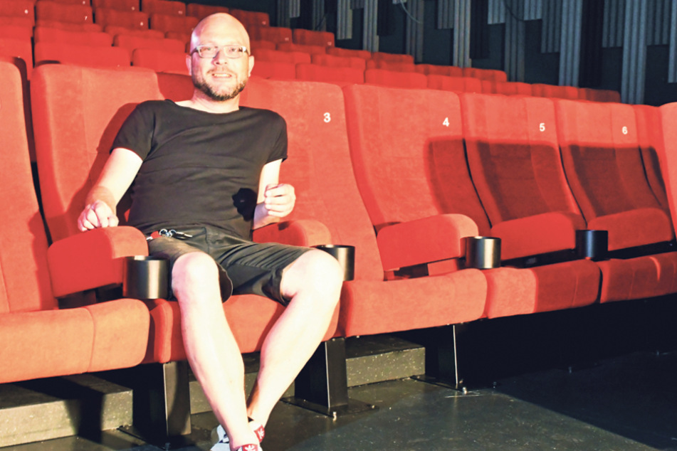 Bernhard Reuther (42) im neuen Zentralkino im Kraftwerk Mitte.