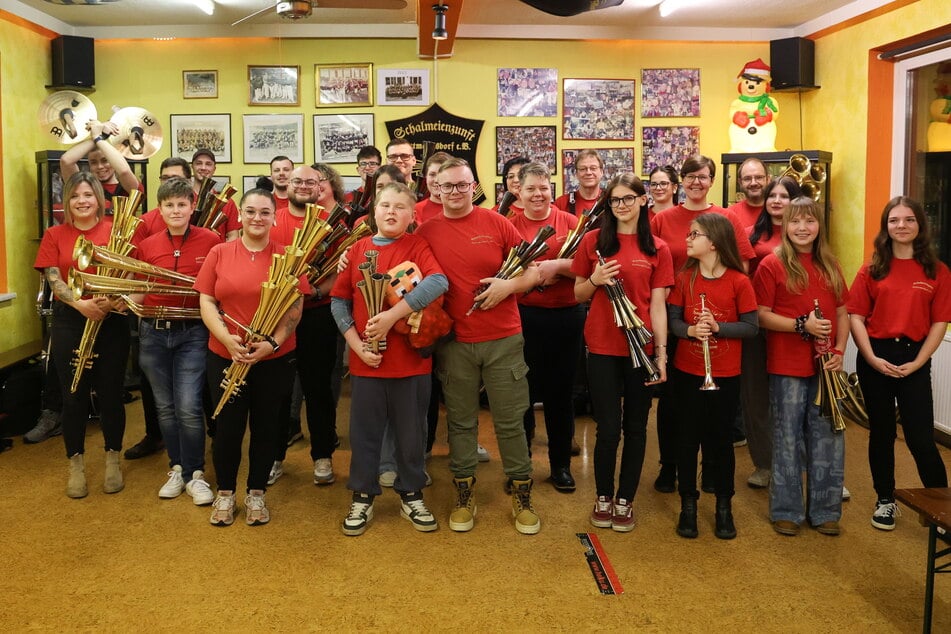 Die Hartmannsdorfer Schalmeienzunft begrüßte Paul (12, M.) ein letztes Mal in ihrer Mitte.