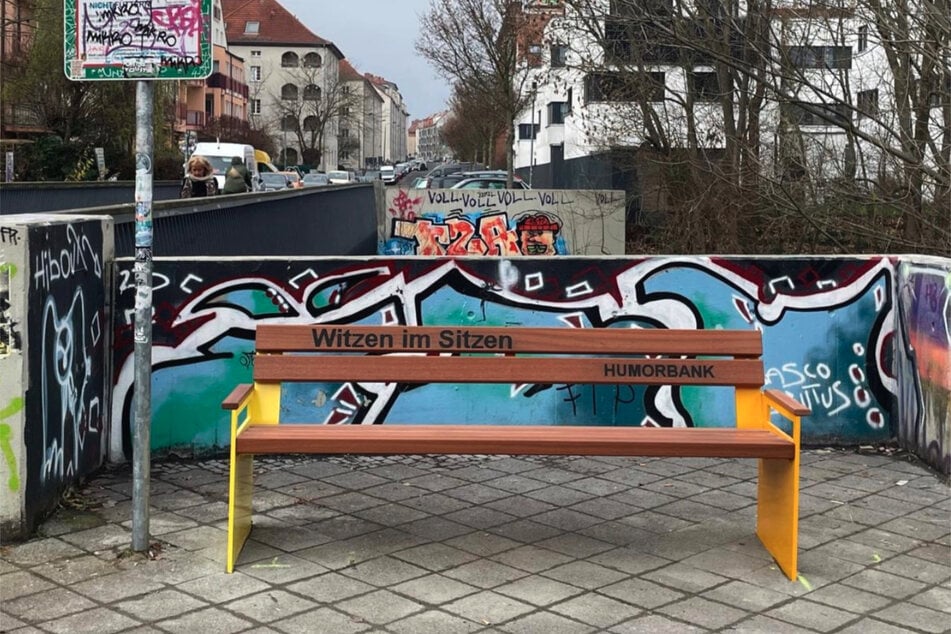 Leipzig: Lachhafter Preis? Kuriose Bank für mehr als 5000 Euro in Leipzig aufgetaucht