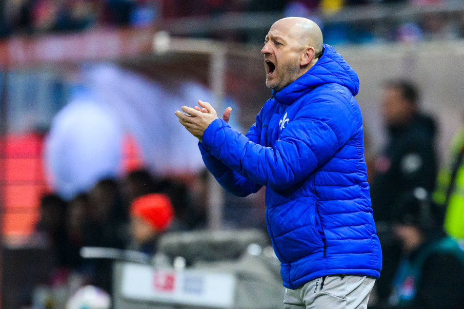 Lilien-Cheftrainer Torsten Lieberknecht (50) hofft mit seinem Team gegen Borussia Mönchengladbach endlich wieder einen Sieg in der Bundesliga einzufahren.