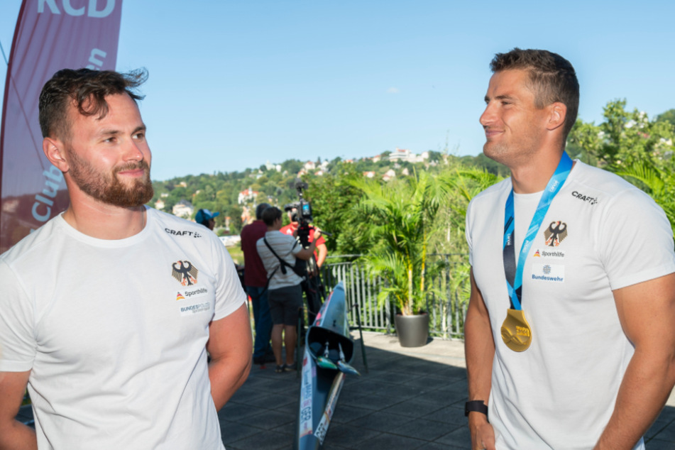 Stolz trägt Tom Liebscher-Lucz (30, r.) seine WM-Goldmedaille. Mit Jonas Dräger (25) will er in Paris erfolgreich sein.