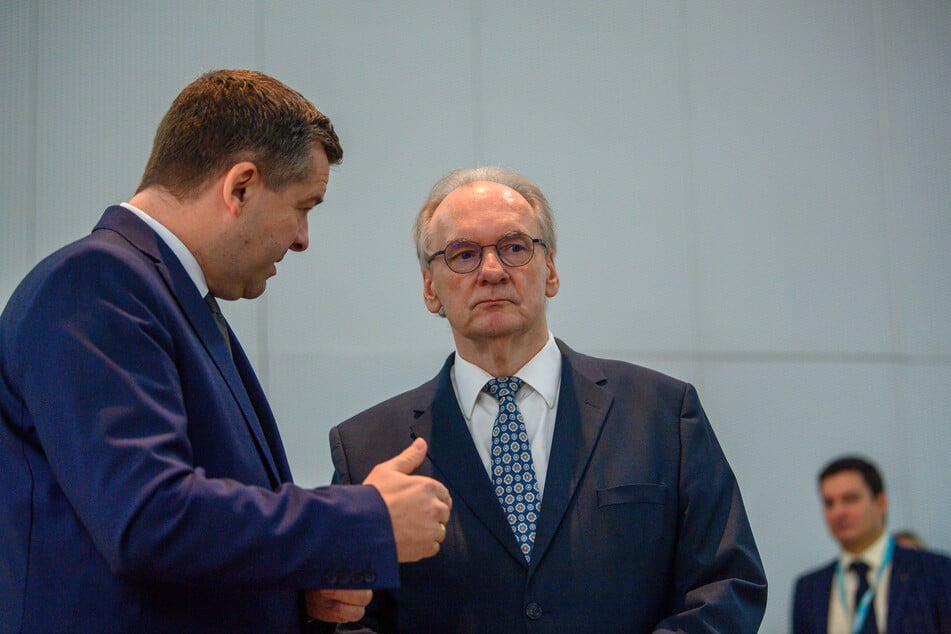 Knapp die Hälfte der Bürger Sachsen-Anhalts zweifelt an der Demokratie, zeigt eine Studie.