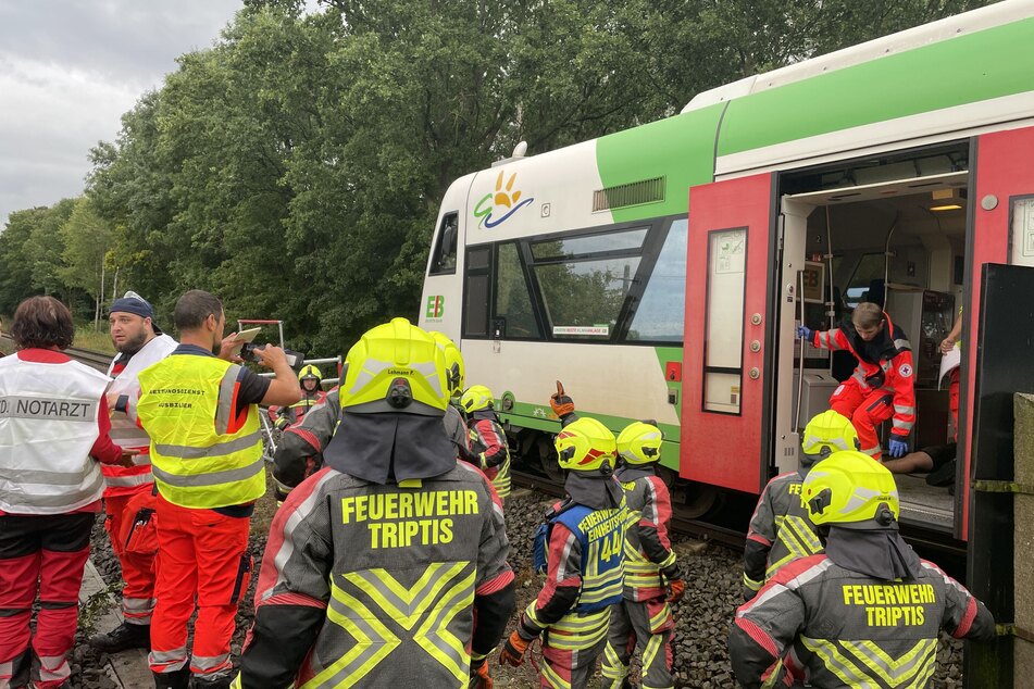 Zug entgleist auf Bahnstrecke: Großer Feuerwehreinsatz hat besonderen Hintergrund