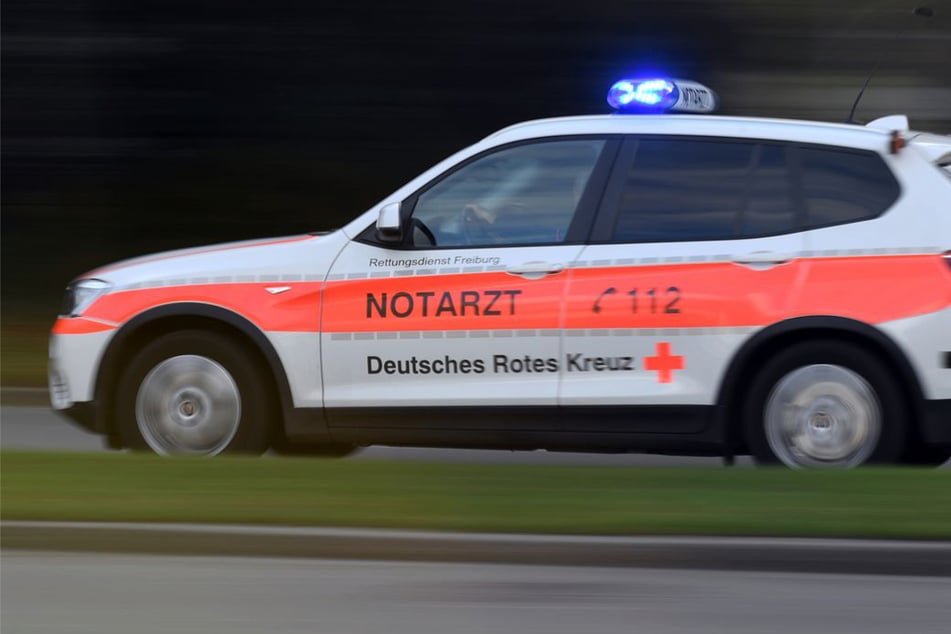 Tragischer Unfall: Fußgänger stirbt noch an der Unfallstelle