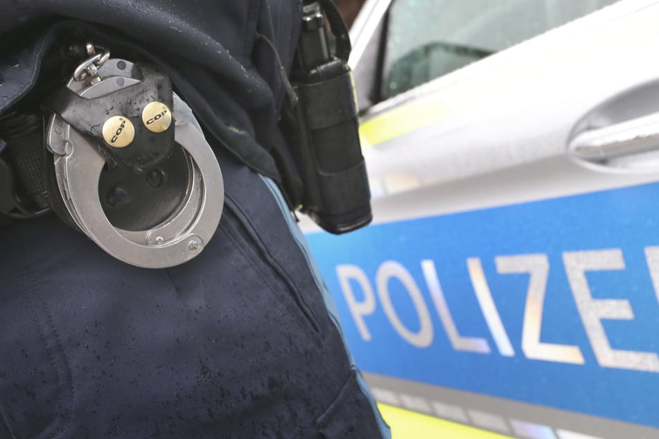 Die Polizei ermittelt gegen einen 41-Jährigen, der sich Zugang zum Einkaufszentrum verschaffte und Widerstand leistete. (Symbolfoto)