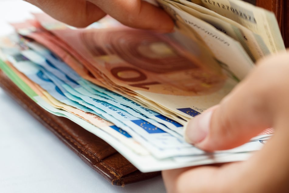 Privathaushalte in NRW hatten 2019 im Schnitt ein Nettoeinkommen von 3401 Euro im Monat zur Verfügung.