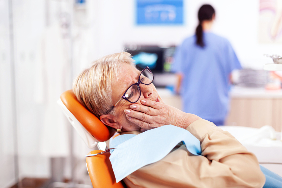 Zahnschmerzen können unerträglich werden. Auch an Feiertagen ist für Euch ein Bereitschaftsdienst erreichbar. (Symbolbild)