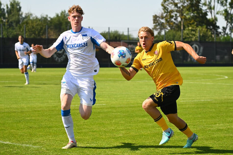 Jonas Oehmichen (r.) legte mit seiner Vorlage für Stefan Kutschke schon in der 3. Minute den Grundstein für den Dynamo-Sieg.