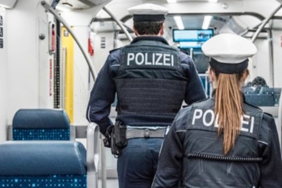 In einer S-Bahn von Fürstenfeldbruck nach München ist es am Dienstagmorgen in Bayern zu einem Zwischenfall gekommen. (Symbolbild)