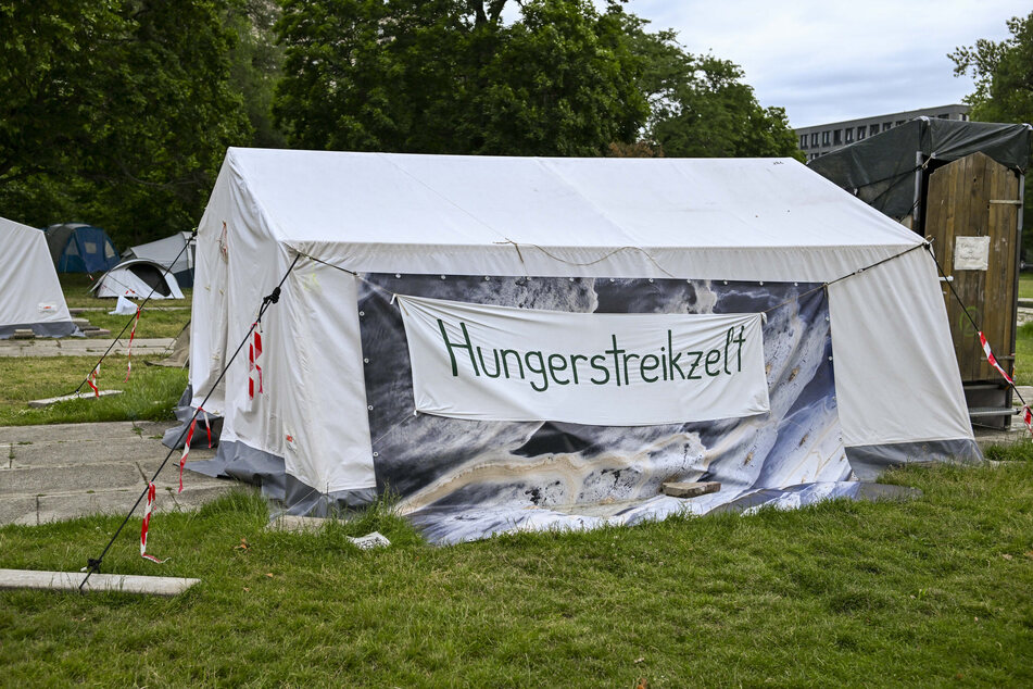 Die Hungerstreikenden leben in einem Zelt-Camp in Berlin-Mitte.