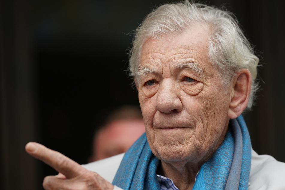 Angst um Ian McKellen: Schauspieler stürzt von Bühne