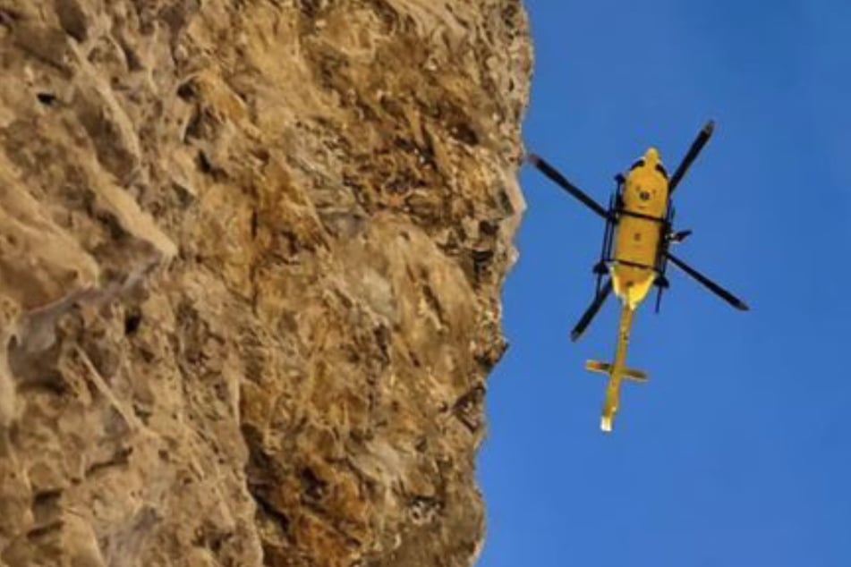 Hubschrauber kommt zu spät: Deutscher stürzt beim Klettern von Felswand und stirbt