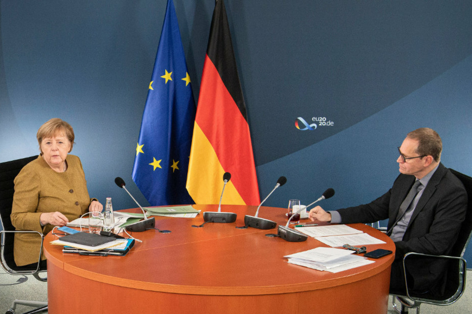 Bundeskanzlerin Angela Merkel (66, CDU, l.) und der Regierende Bürgermeister von Berlin, Michael Müller (55, SPD), zu Beginn der Videokonferenz mit den Ministerpräsident*innen.
