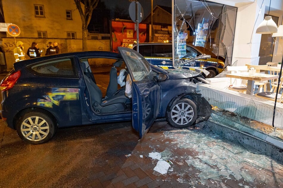 Die Polizei konnte den Fluchtfahrer erst nach dessen Unfall stoppen.