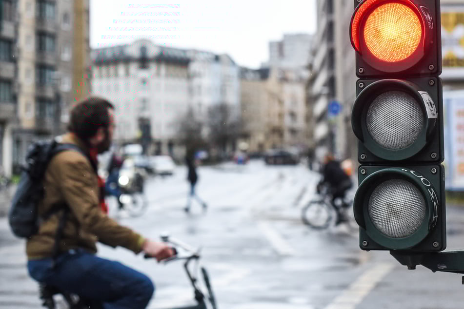 Der Radverkehr in Berlin soll demnächst flüssiger laufen. (Symbolbild)