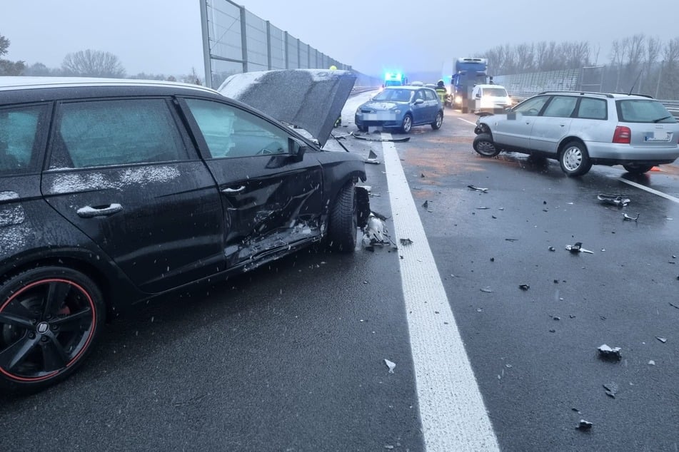 Unfall A72: Unfall auf der A72 nahe Leipzig: Fünf Autos abgeschleppt!