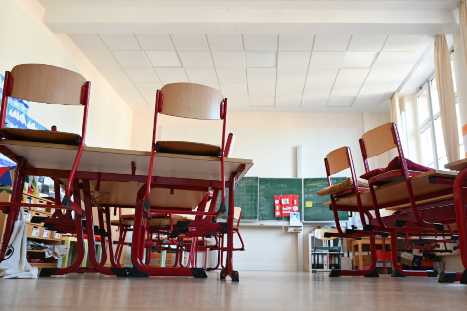Erst nach den Sommerferien wird wohl der Unterricht an Grundschulen in Hamburg wieder normal ablaufen. (Symbolbild)