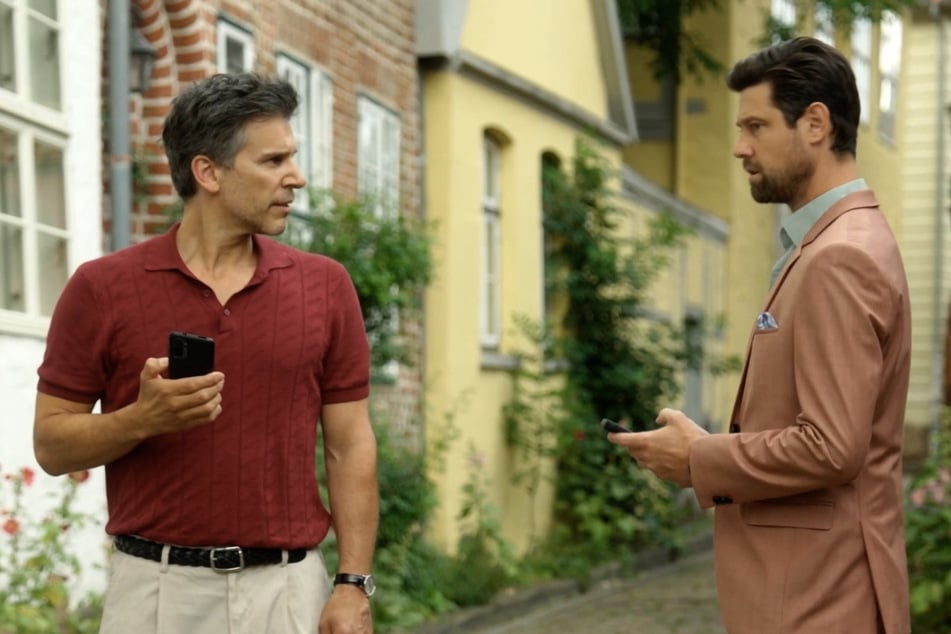 Julius will sich in seine Aufgaben bei der Emka einarbeiten. Sofort will Richard ihn dabei unterstützen, um Julius in seinem Sinn zu manipulieren.