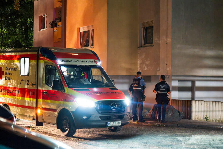Schwer verletzt musste der 37-Jährige später in ein Mainzer Krankenhaus transportiert werden.