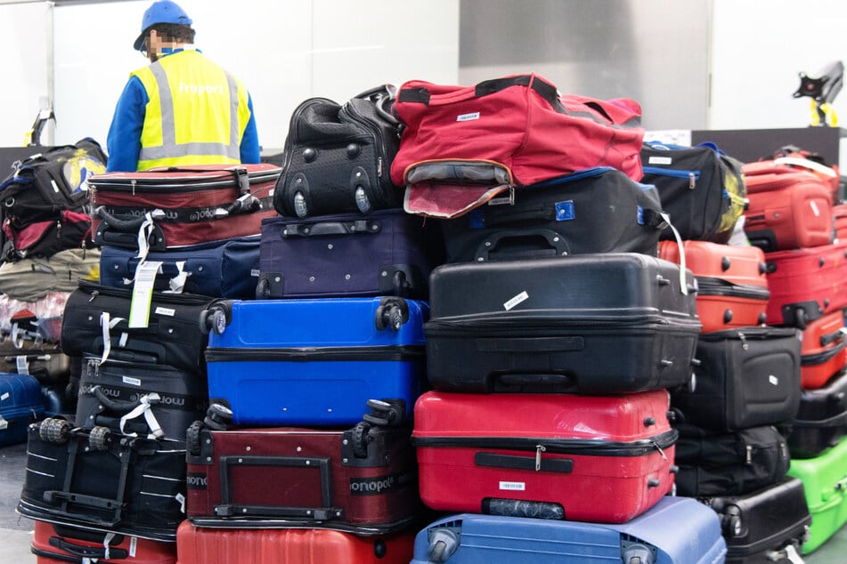 Frankfurt: In die Ferien mit dem Flugzeug? Am Flughafen Frankfurt droht mächtig Ärger mit dem Gepäck!