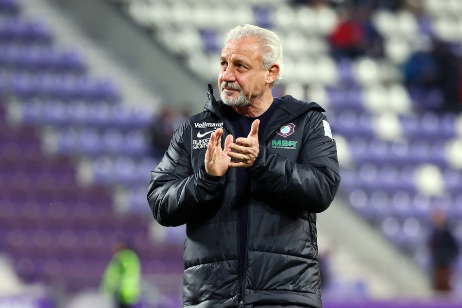 Im Dezember in Aue entlassen, soll er nun in Ulm für Siege sorgen: Pavel Dotchev (60).