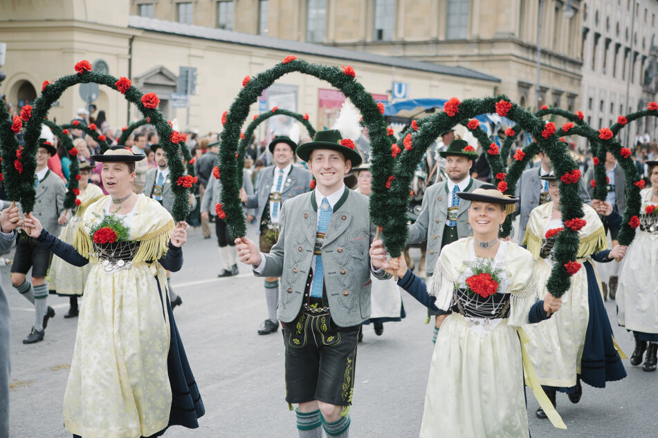 Der traditionelle Umzug findet seit 1950 immer am ersten Wiesn-Sonntag statt.
